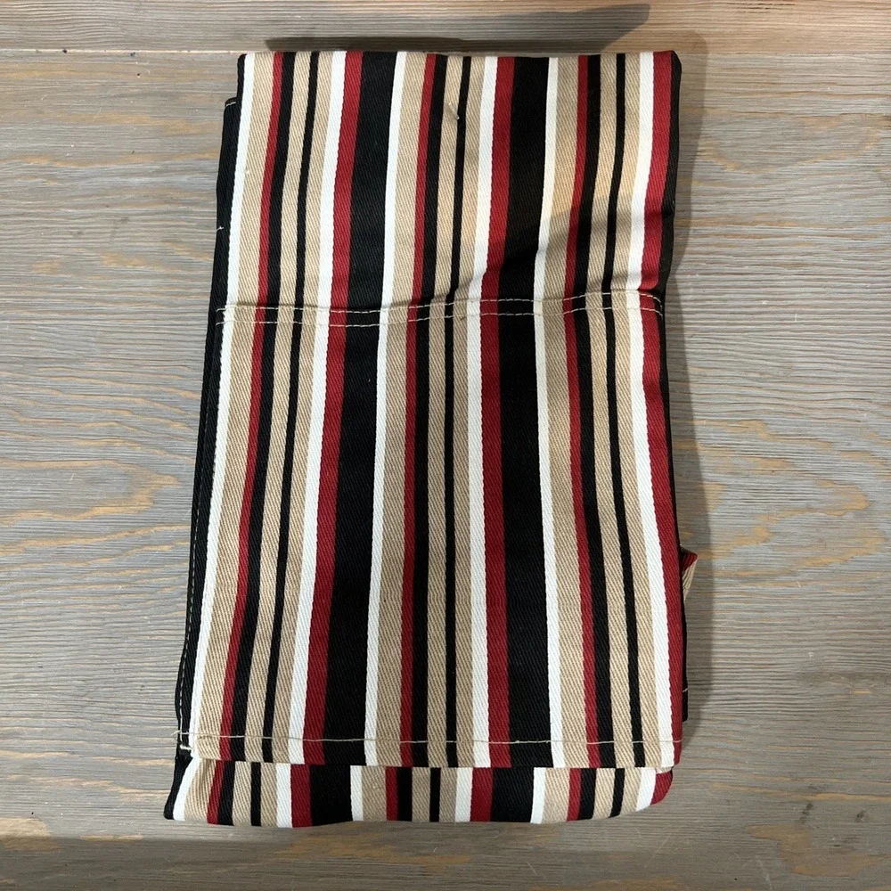 Sauce Chefs apron with two pockets New With Tags